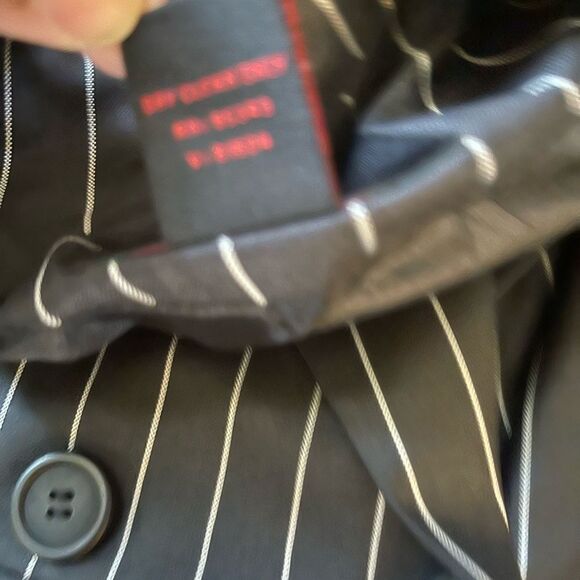 NWT As-hro pant suit, pin stripe, black &white, jacket is short waisted SZ14 - Picture 13 of 13